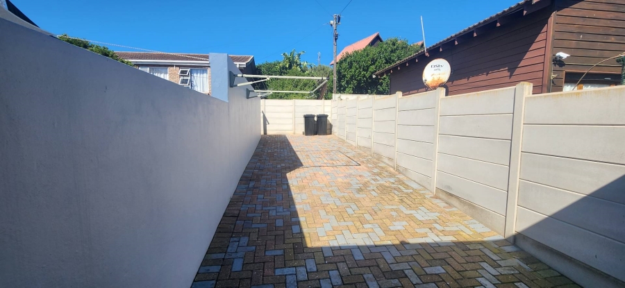6 Bedroom Property for Sale in Fraaiuitsig Western Cape
